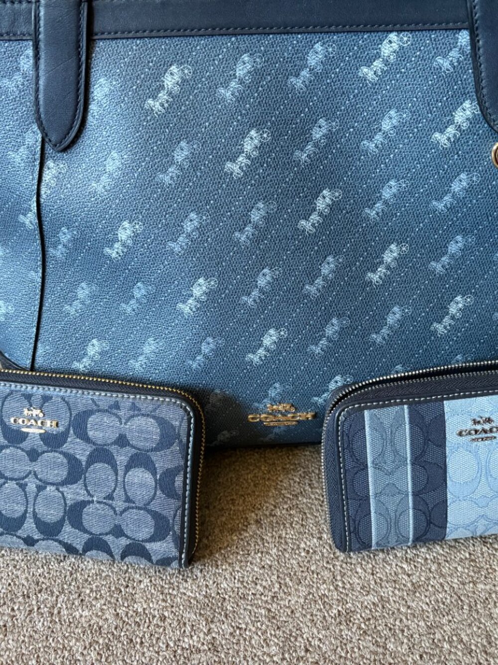 COACH zip around wallet with strap - Picture 6 of 6